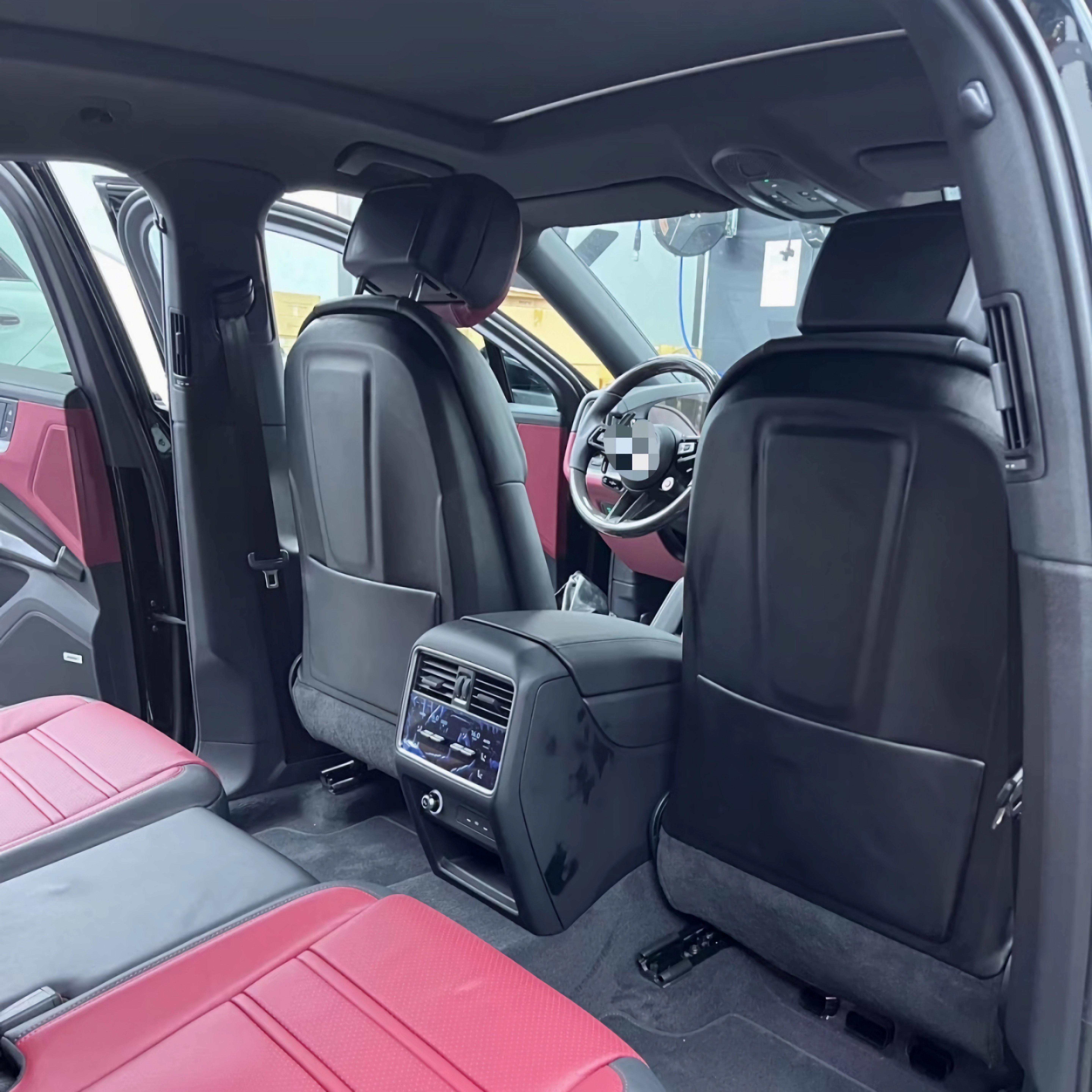 카시트 등받이에 사용 가능 (가벼움, 견고함, 내구성)