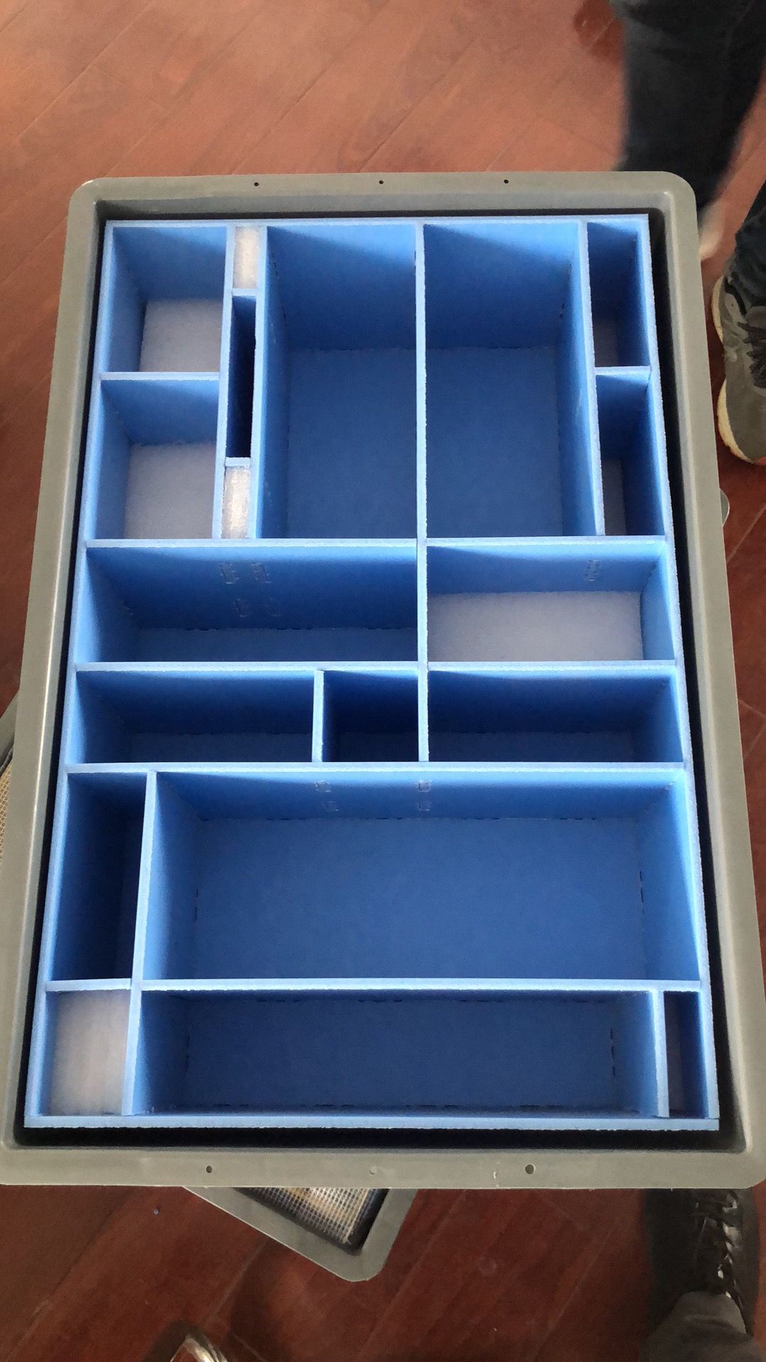 Ecodura Furniture Crate- 고광택 마감재를위한 자조 표면